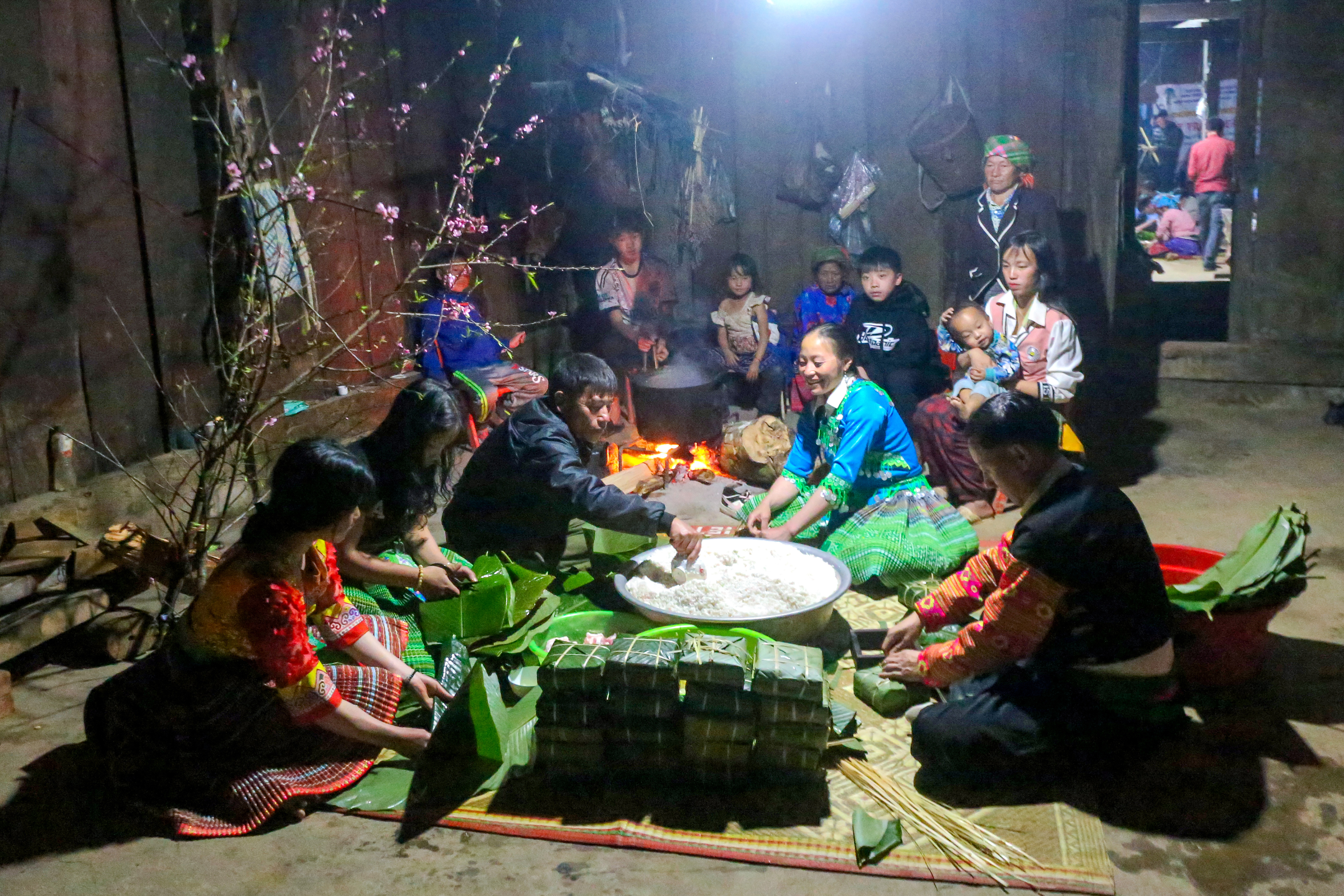 Đem áp tết trên bản Mèo
