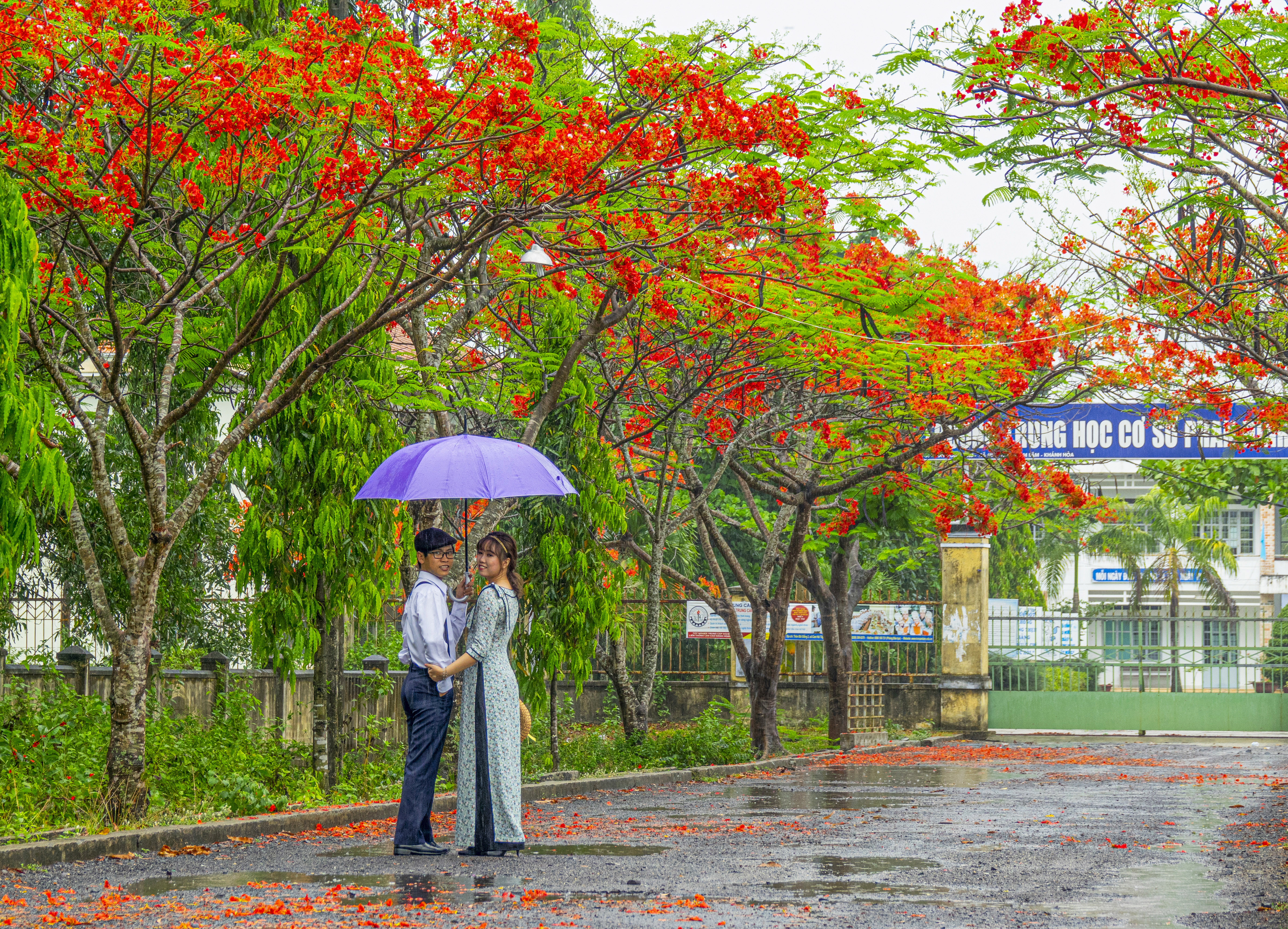 Hạnh phúc tháng tư