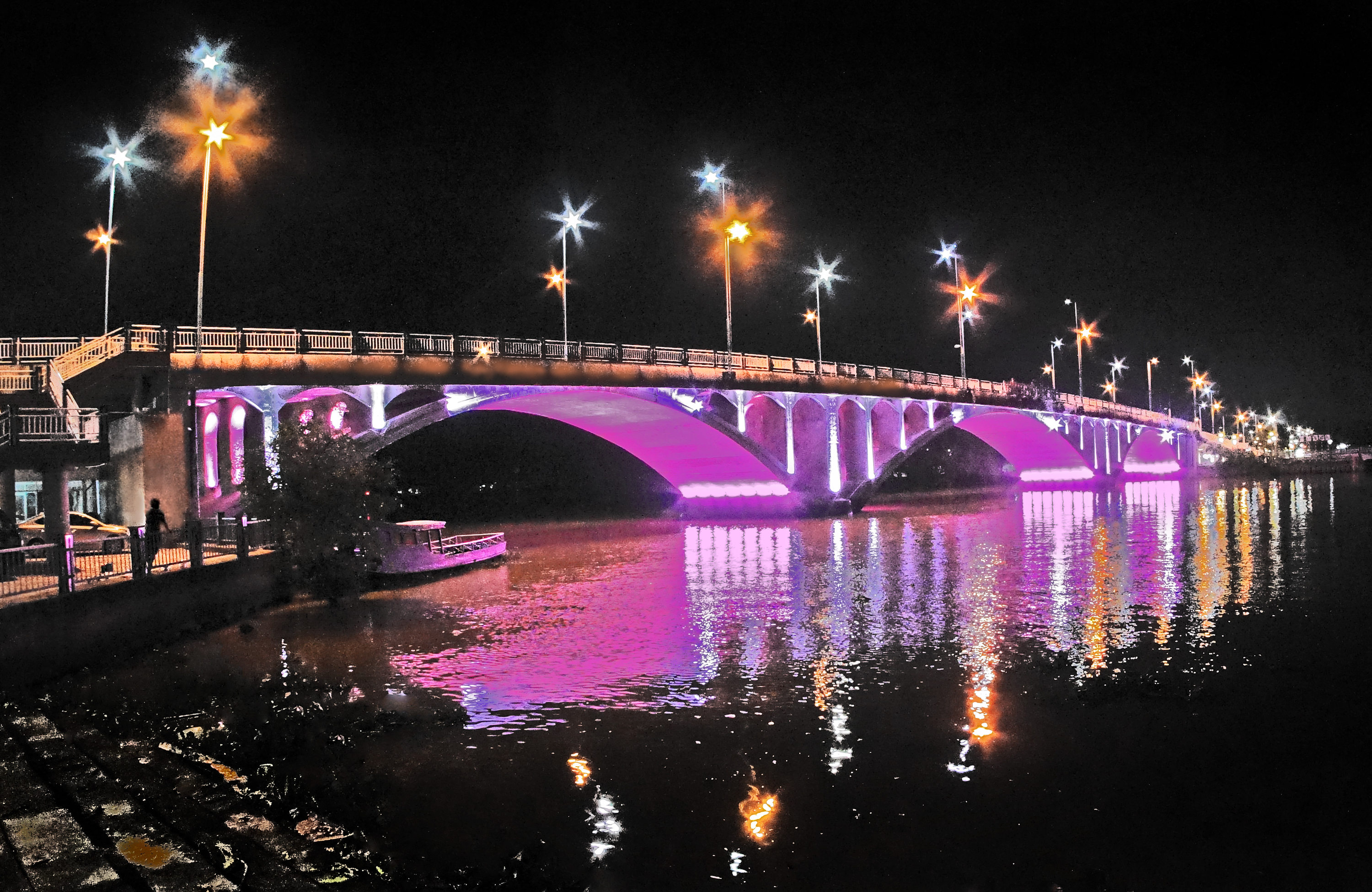 LUNG LINH SẮC MÀU