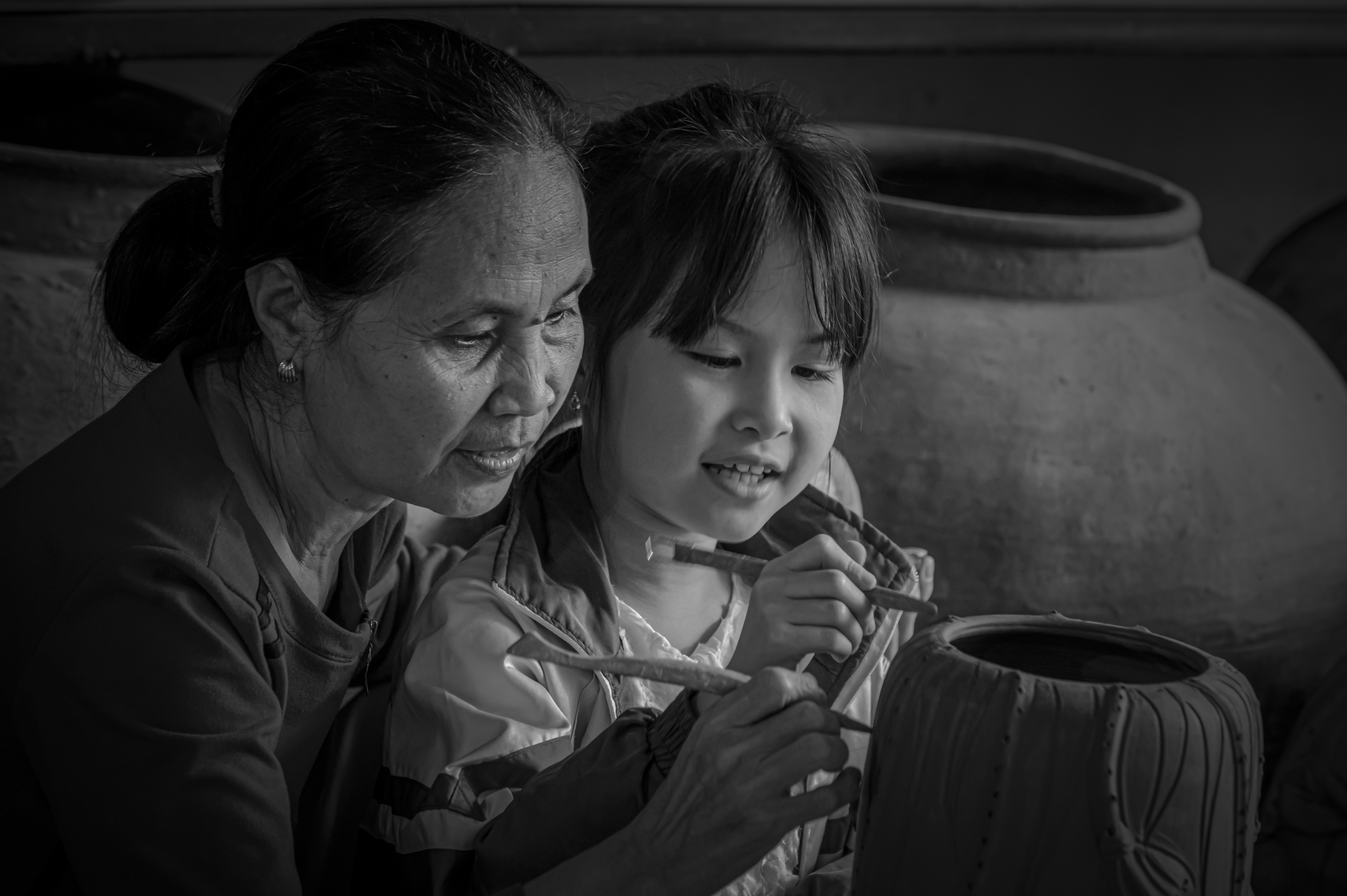 HẠNH PHÚC CỦA NGƯỜI NGHỆ NHÂN LÀNG GỐM HƯƠNG CANH