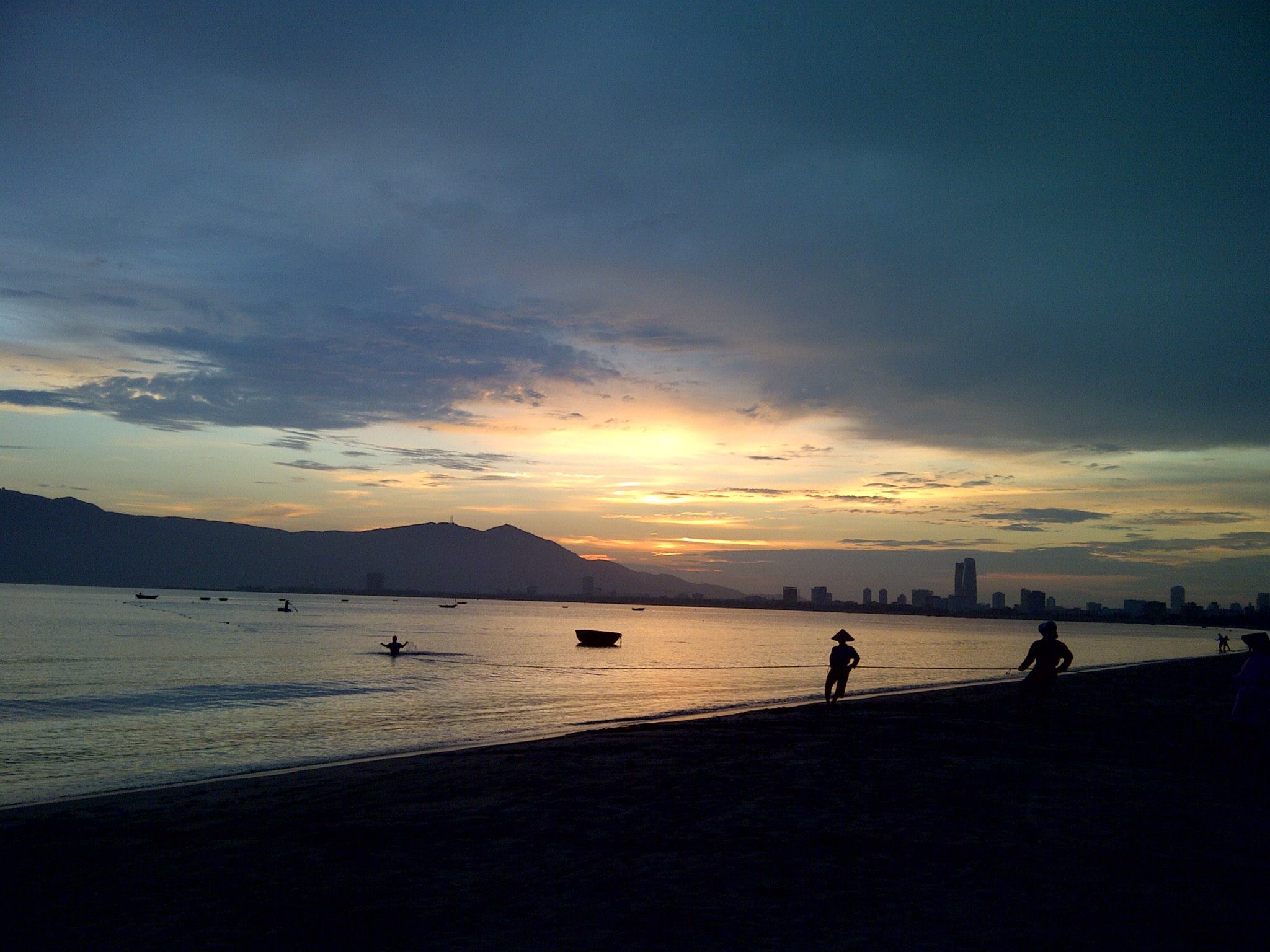 Welcome the sunrise at Son Tra beach, Da Nang