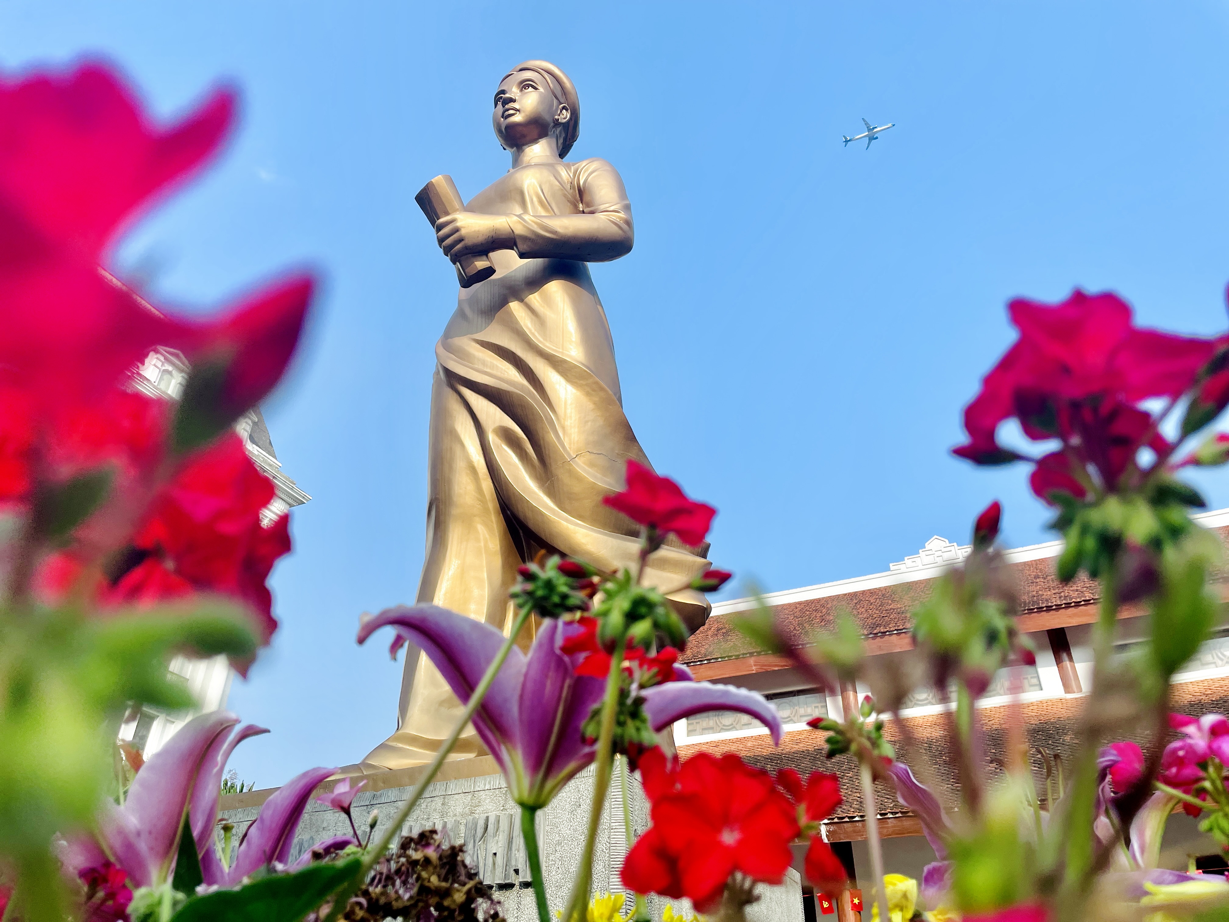Heroine Nguyen Thi Minh Khai - A heroine in the Soviet homeland
