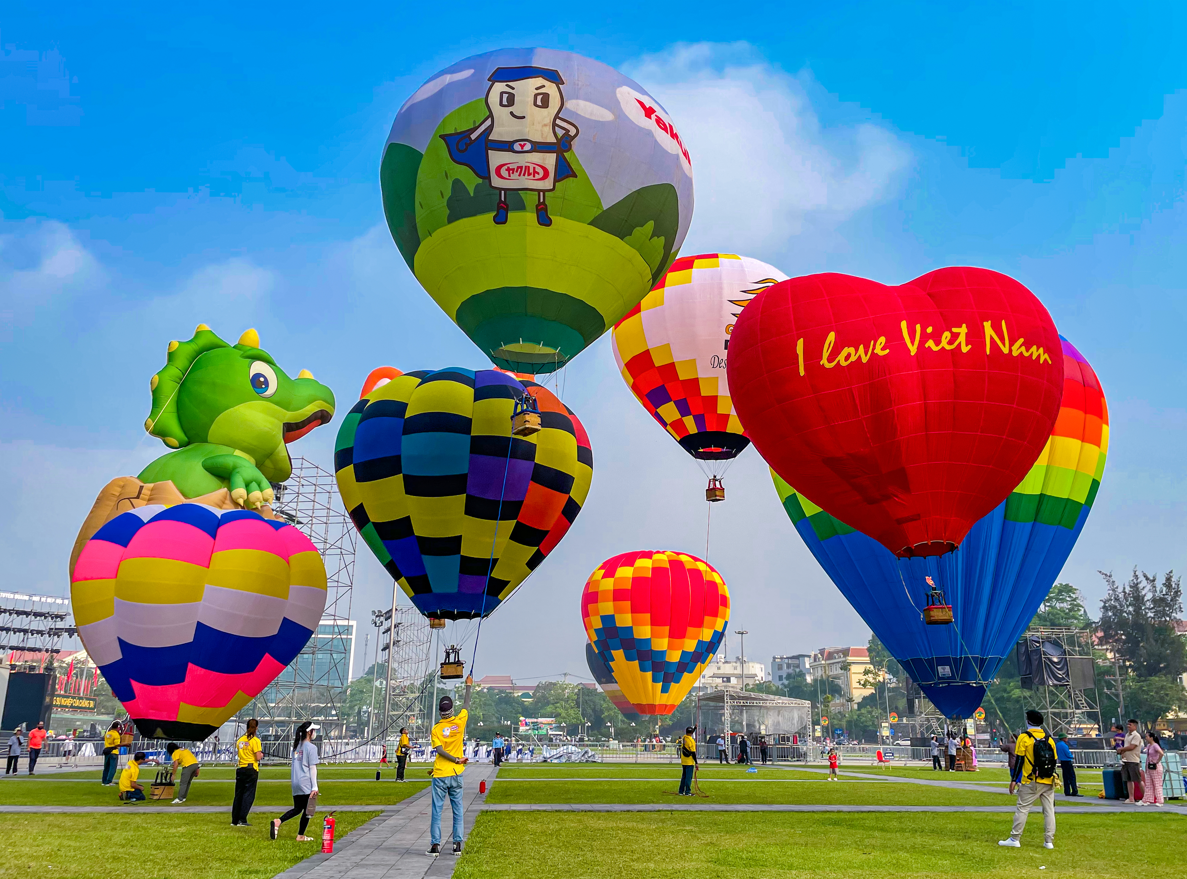 Việt Nam - bay cao tình yêu sắc màu