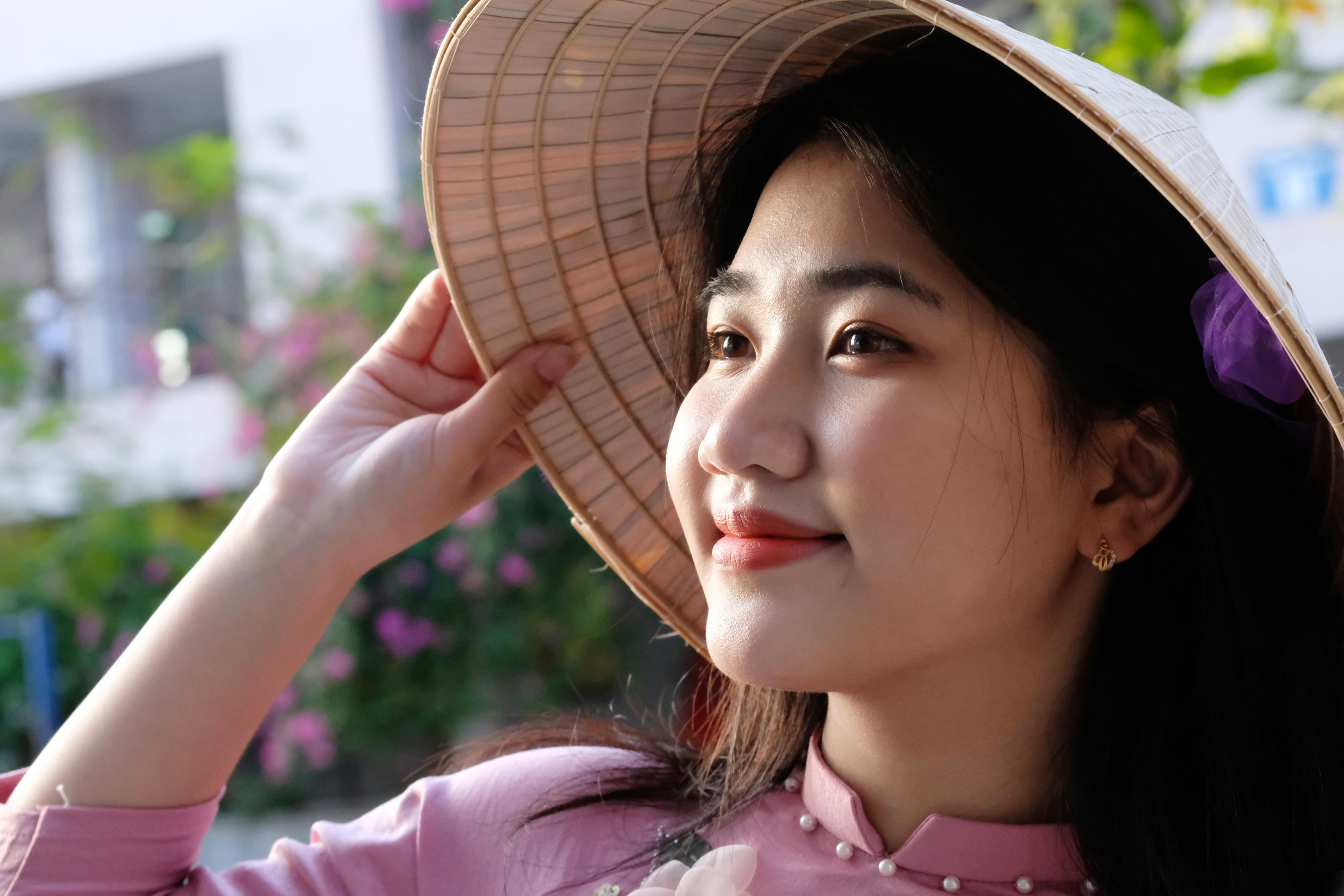 Niềm vui của cô nữ sinh