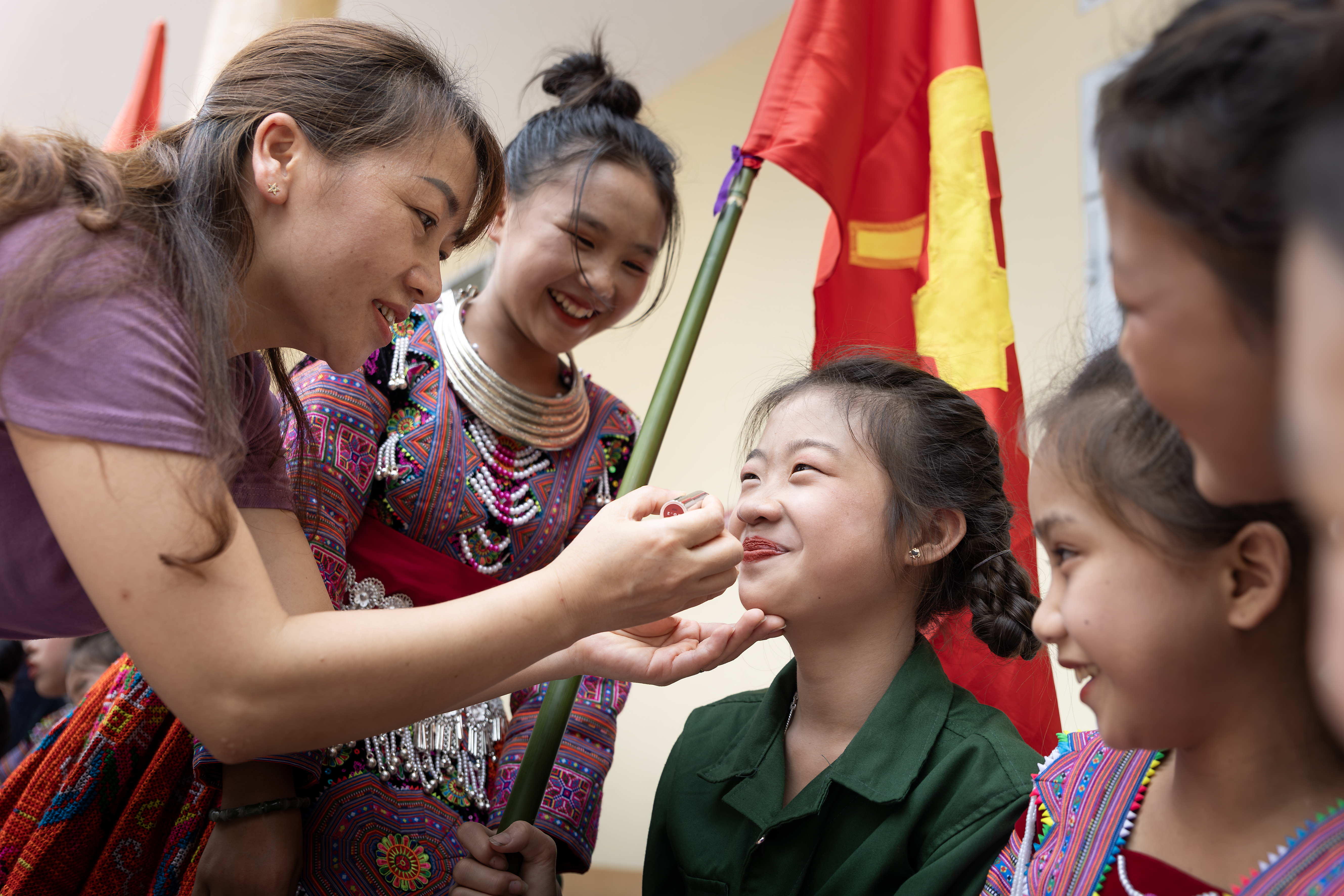 Cô trò vùng cao, chuẩn bị biểu diễn