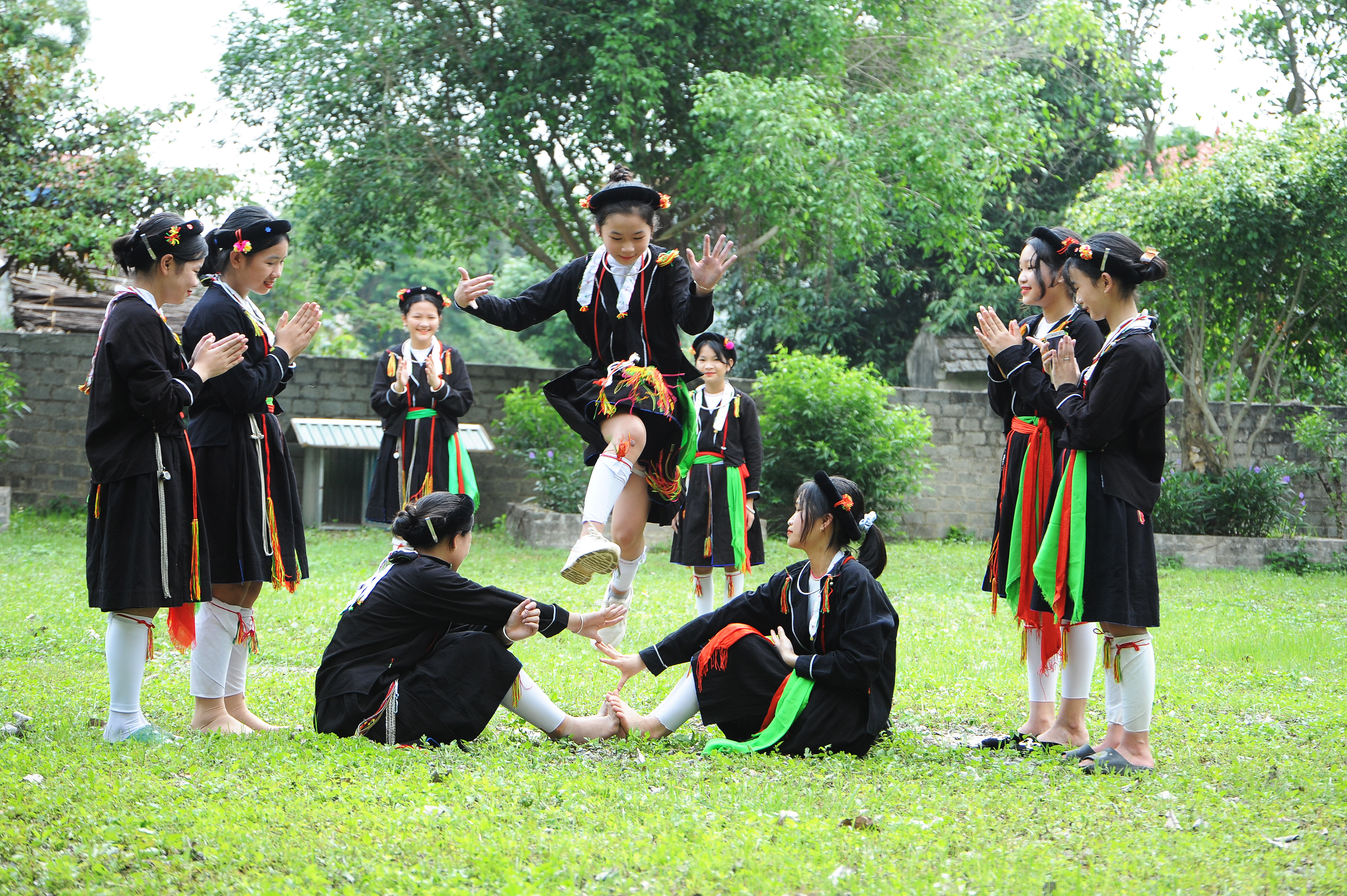 Trò chơi dân gian Chồng nụ chồng hoa