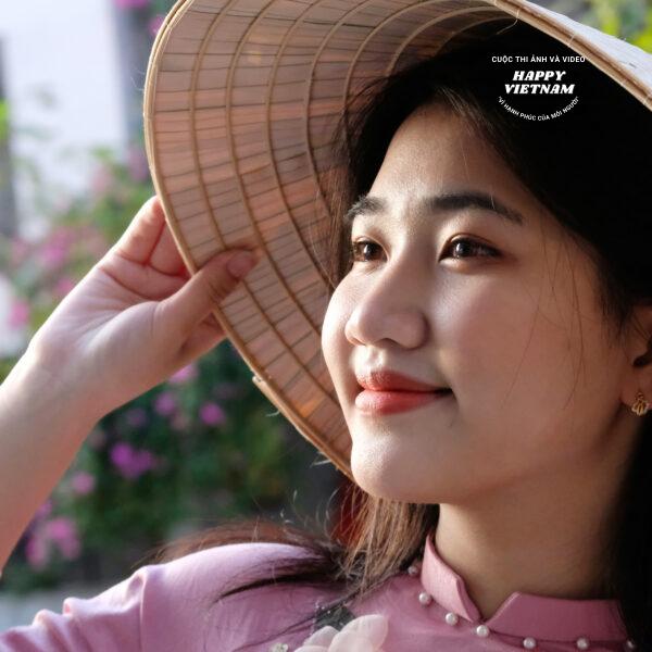 Niềm vui của cô nữ sinh