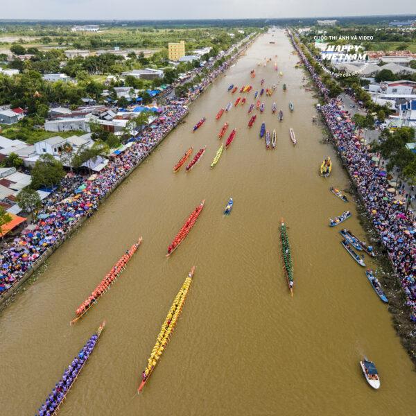 Tưng bừng hội đua ghe ngo